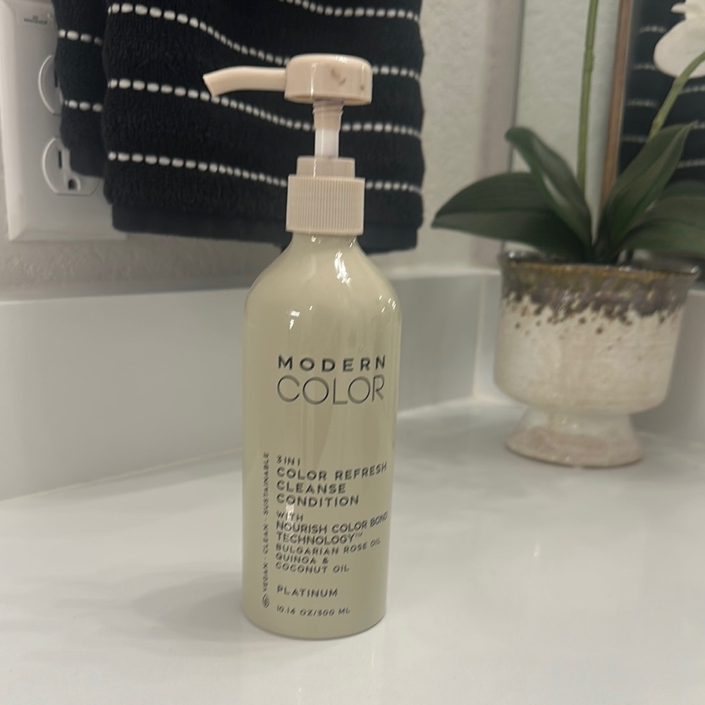 Modern Color 2-in-1 Cleanse & Condition Bottle Platinum
